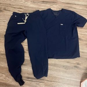 Men’s navy Figs scrub Set, size M